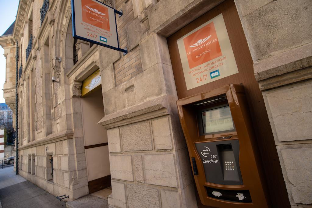 Privilodges Chateau Perrin Grenoble Exterior foto